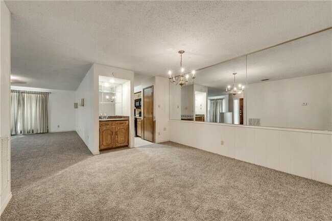 Foto del edificio - 2 Bedrooms, 2 Bathrooms, Near Northhaven &...