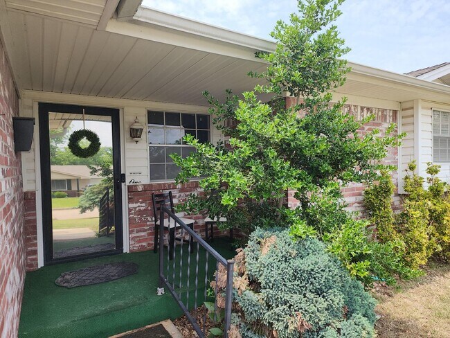 Foto del edificio - Darling Home in East Shawnee