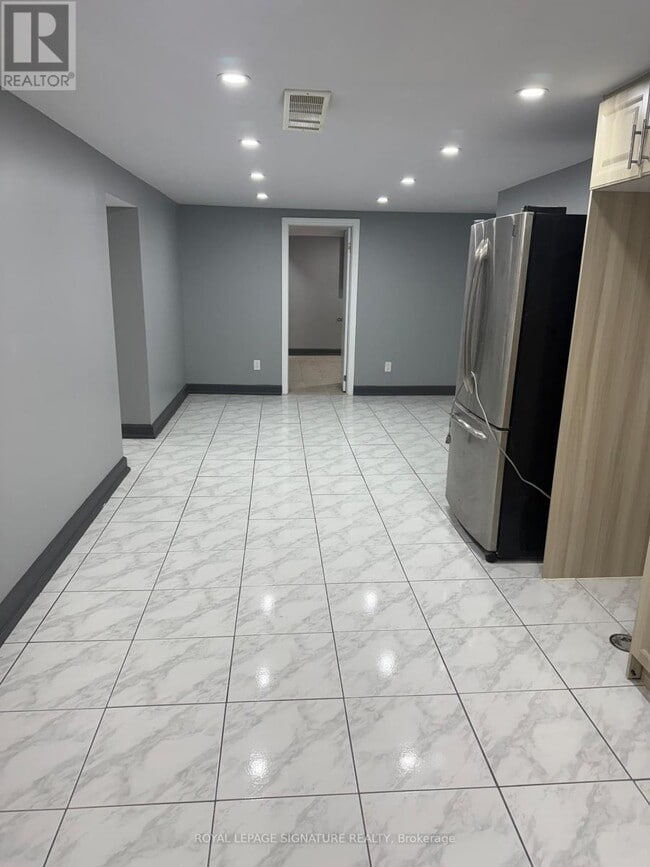 Building Photo - 23 Glen Belle Crescent