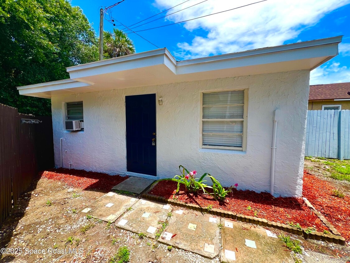 Primary Photo - 426 Dummitt Ave