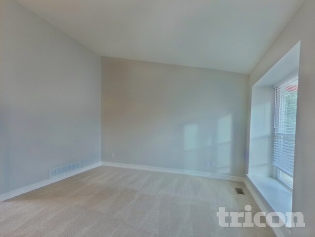 Building Photo - 19595 E Amherst Dr