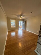 Building Photo - 606 N Upper St