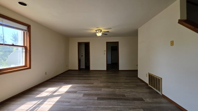 Building Photo - Charming 3-Bedroom  Refurbished Duplex  on 911  Suprise Ending Rd  New London