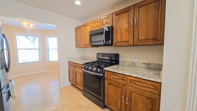 Building Photo - 2843 Oakland Brook St