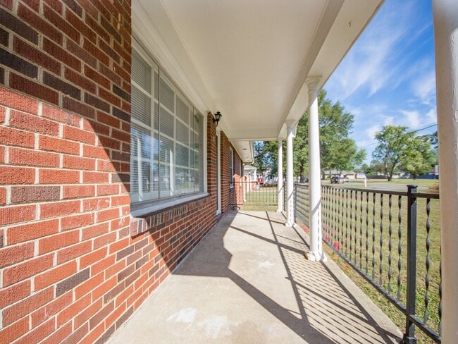 Building Photo - Great Location in Athens City! Move In Ready!