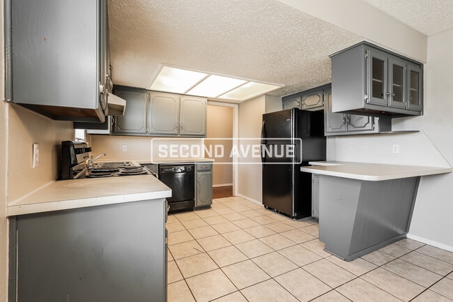 Building Photo - 2412 Crystal Dr