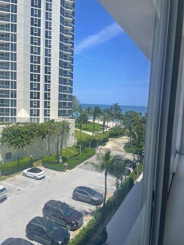 Primary Photo - 19201 Collins Ave