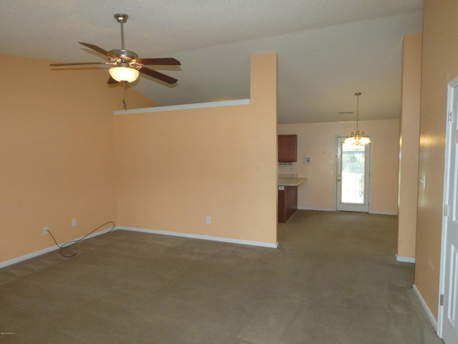 Building Photo - 108 Pear Tree Ln
