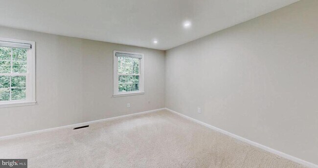 Foto del edificio - 6542 Birchleigh Way