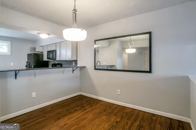 Building Photo - 2016 Oak Park Ln