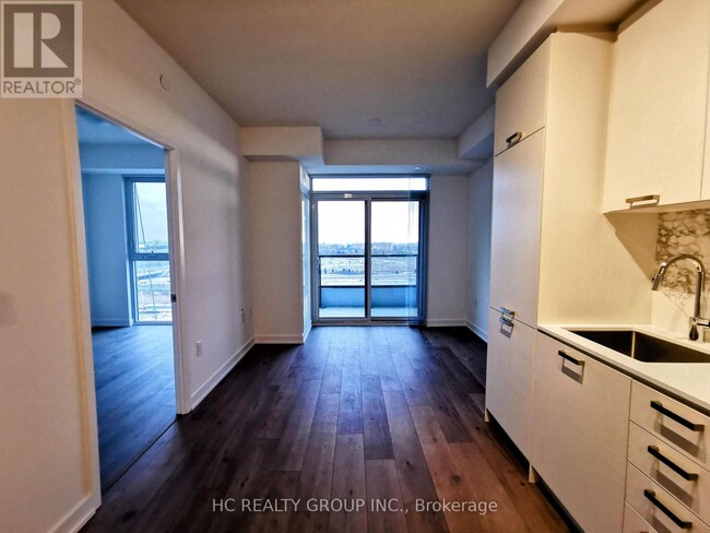 Building Photo - 10-1710 Honeycrisp Cres