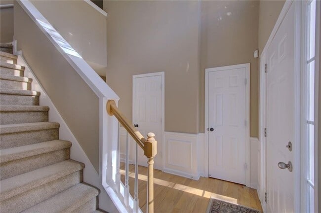 Building Photo - 2820 Northcliff Dr