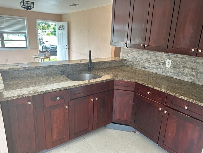 Foto del edificio - 2 Bedroom Duplex in Lake Worth