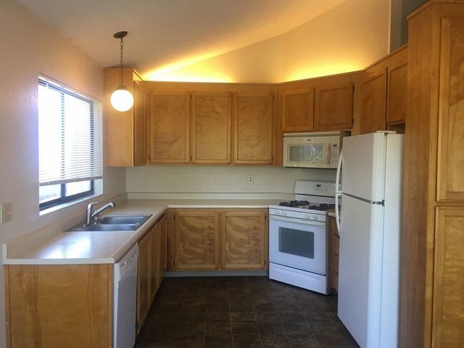 Building Photo - Spacious M-Section home near community park.