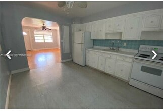 Building Photo - 1839 Wiley St