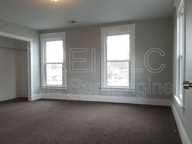 Foto del edificio - 3339 Taylor Blvd