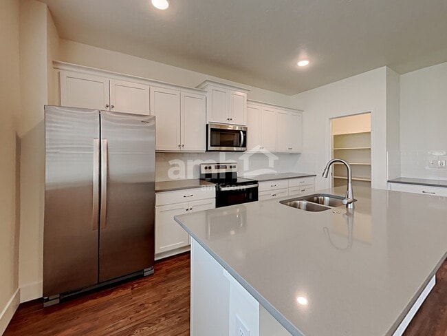 Building Photo - 9472 W Chino St