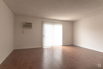 Lankershim Apartments photo'