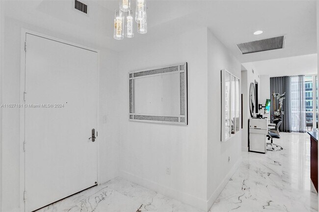 Foto del edificio - 15901 Collins Ave