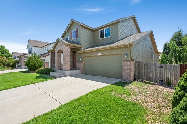 Building Photo - Huge 4 Bedroom Home!