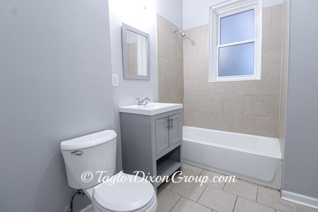 Building Photo - 6611 S Greenwood Ave