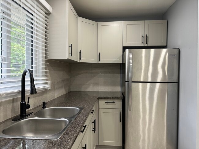 Building Photo - Main Floor-1612 Cherryhill Rd Peterborough Ontario K9K 1A8