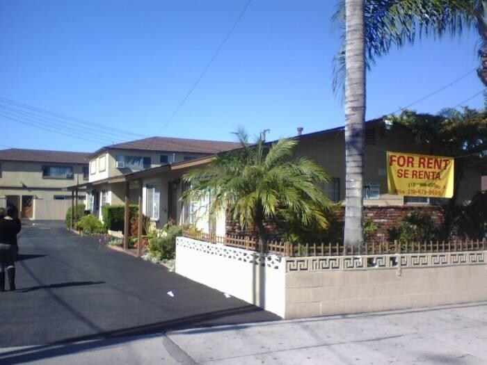 15737-15743 Eucalyptus, ¡alejado - 15737-15743 Eucalyptus Ave