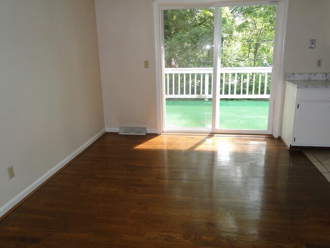 Foto del edificio - Fenced Backyard In Quiet Neighborhood