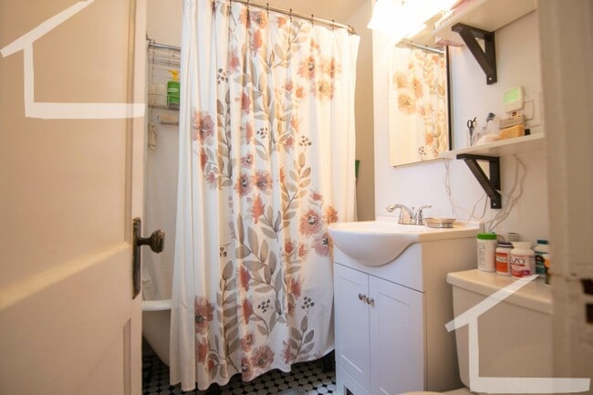 Building Photo - 105 Brainerd Rd