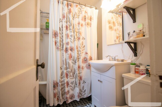 Foto del edificio - 105 Brainerd Rd