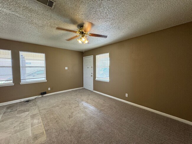 Foto del edificio - 804-804 Williamson Dr