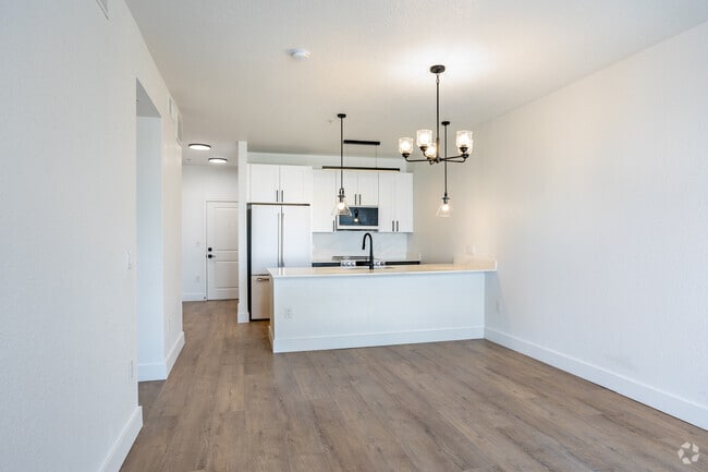 1BR, 1BA - 829SF - The Cordoba - Kitchen - Portola at SouthGlenn