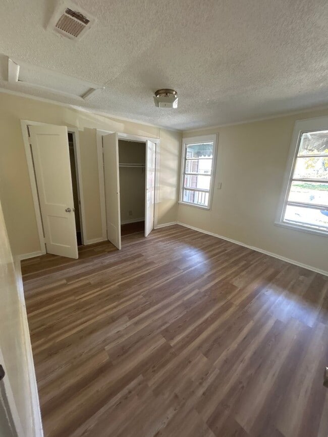 Building Photo - 3 Bedroom home