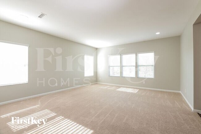 Building Photo - 3643 Creekside Dr