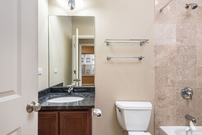 Foto del edificio - 3707 N Kenneth Ave