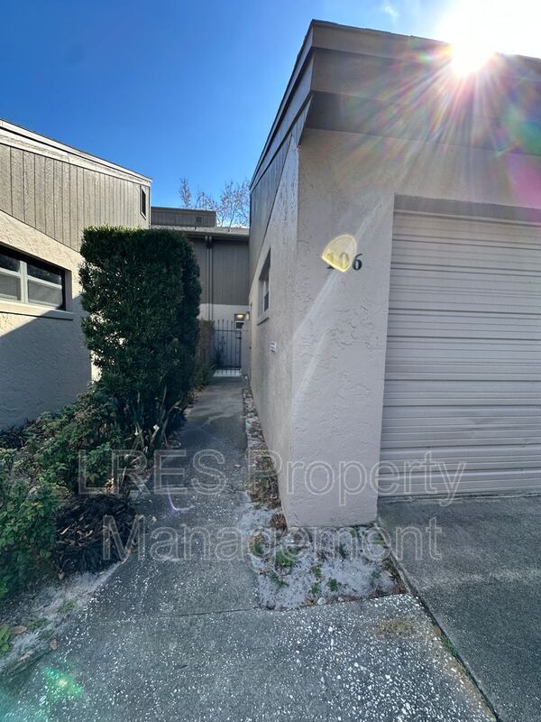 Foto del edificio - 106 Eastwind Ln