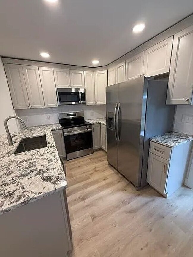 Foto del edificio - 2418 E Kirkwood St