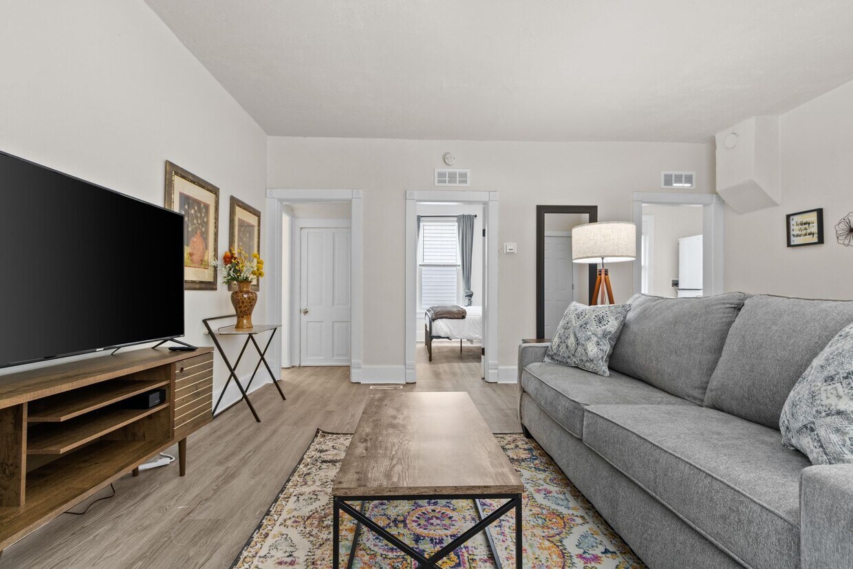 Primary Photo - 527 5th St - STR