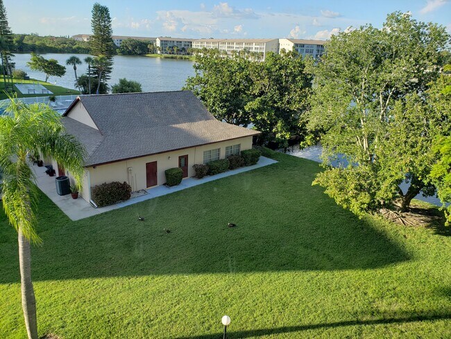 Foto del edificio - 4107 Lake Bayshore Dr