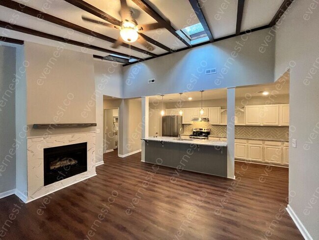 Building Photo - 2927 Hickory Ln