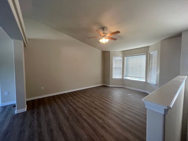 Building Photo - Beautiful home available Now!