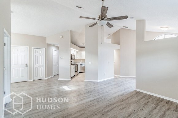 Foto del edificio - NOW AVAILABLE! - 8009 Loch Lomond Ln, Jack...