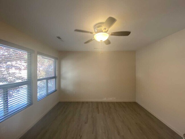 Foto del edificio - Remodeled Condo
