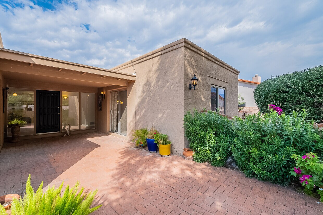 Primary Photo - 7227 E Camino Valle Verde