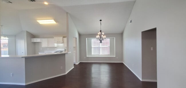 Building Photo - 4 Bed/2 Bath Home in Prime Rockwall Area w/ Fresh Paint & New Floors