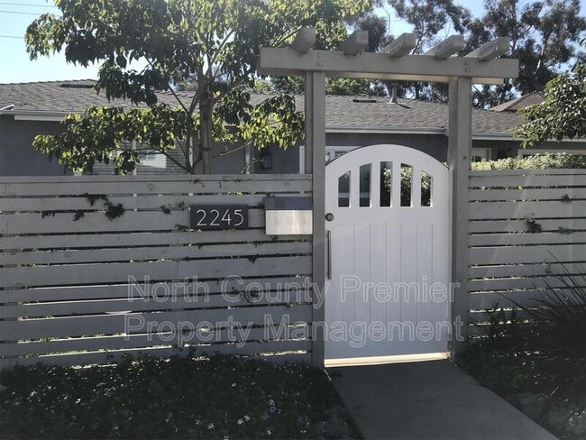 Foto del edificio - 2245 Garnet Ave