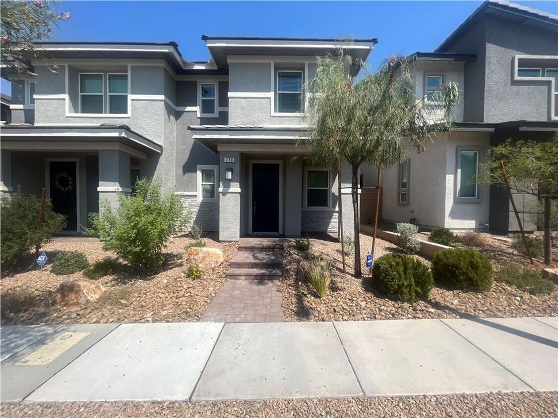 Foto principal - 2 Story Townhome located in Cadence!