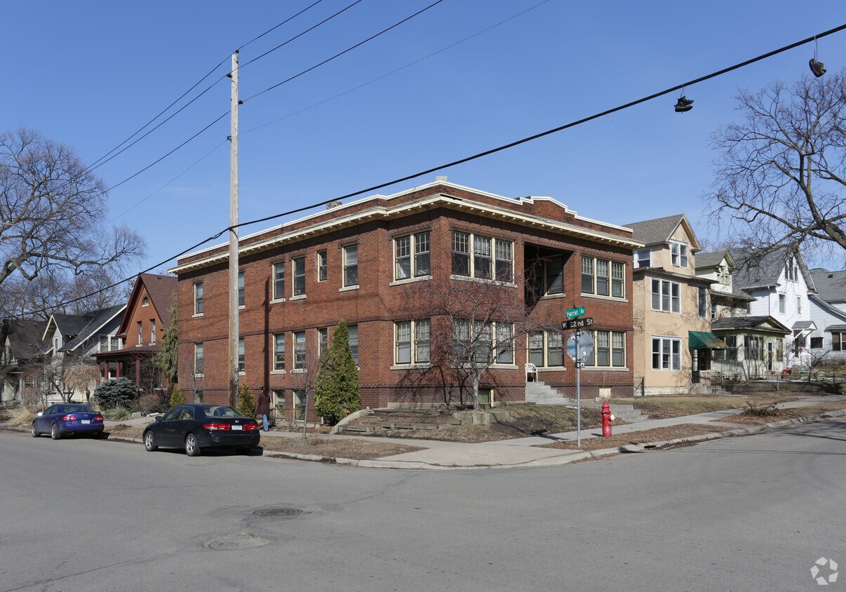Foto del edificio - 2124-2126 Harriet Ave