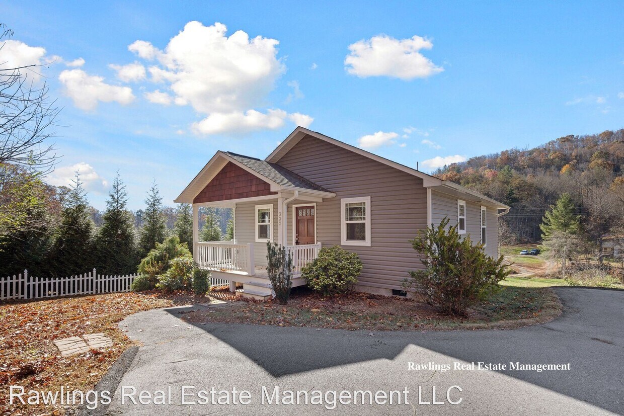 2 br, 2 bath House 332 Old Fort Road House Rental in Fairview, NC