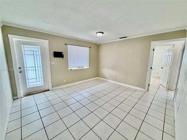 Building Photo - 2614 Sheridan St